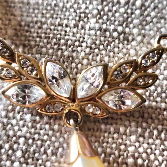 Vintage elegant necklace faux pearls clear rhinestones. Bridal. Wedding Gold - Picture 3 of 10